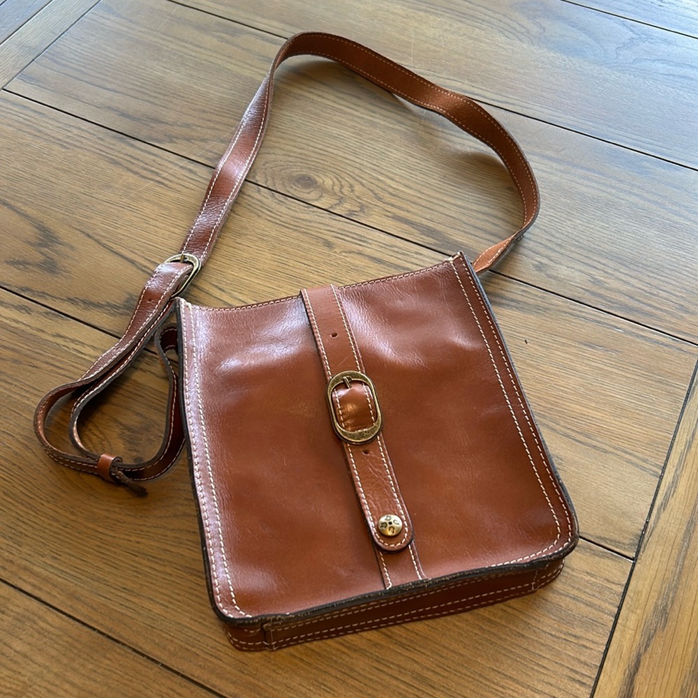 Women’s Patricia Nash brown leather crossbody bag